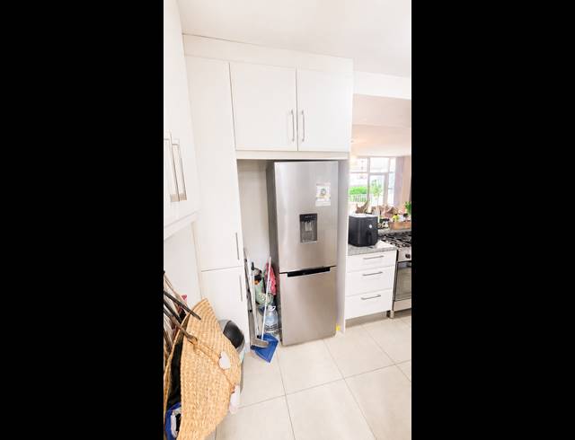 4 BEDROOM APARTMENT FOR SALE IN ESSENWOOD